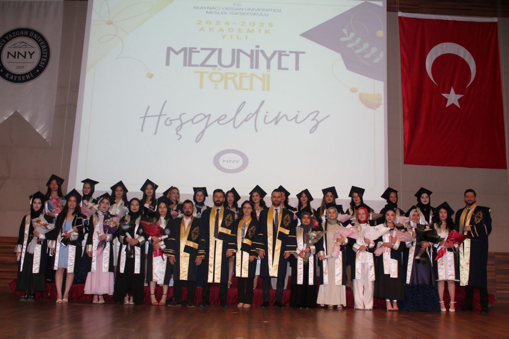 Üniversitemiz Meslek Yüksekokulu Yeni Mezunlarını Verdi